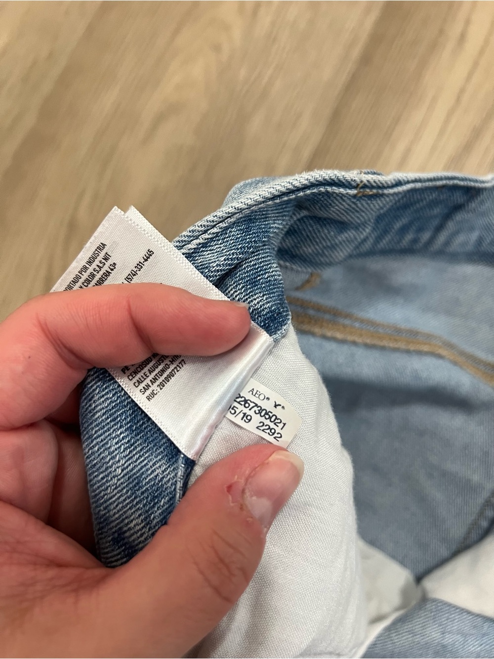 American Eagle Curvy Mom Jeans Distressed Patched Raw Hem Size 8 - Picture 8 of 15
